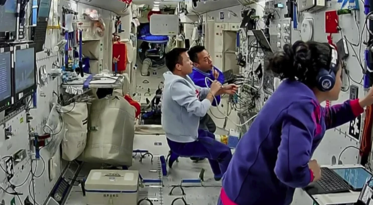 Shenzhou-19 Crew Conducts Scientific Experiments, Training in Space